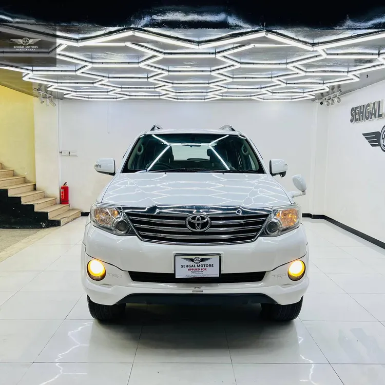 Toyota Fortuner 2015 for Sale in Islamabad Image-1