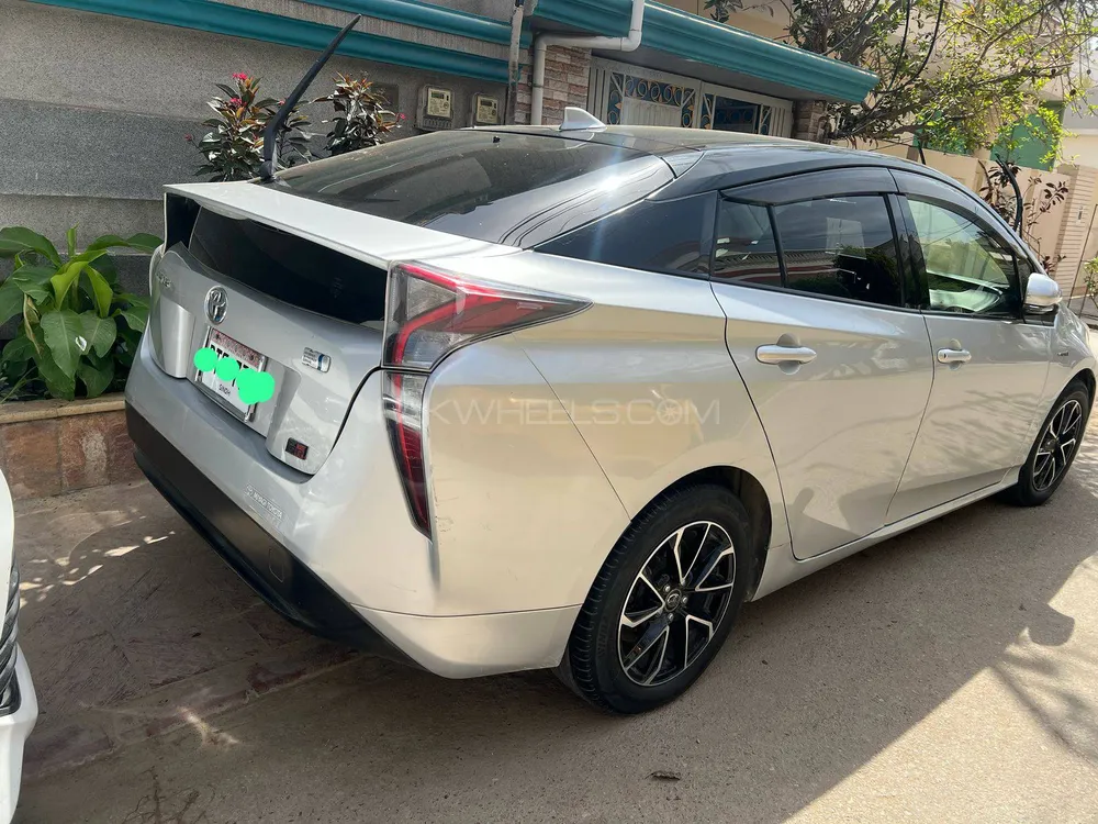 Toyota Prius 2017 for Sale in Karachi Image-1