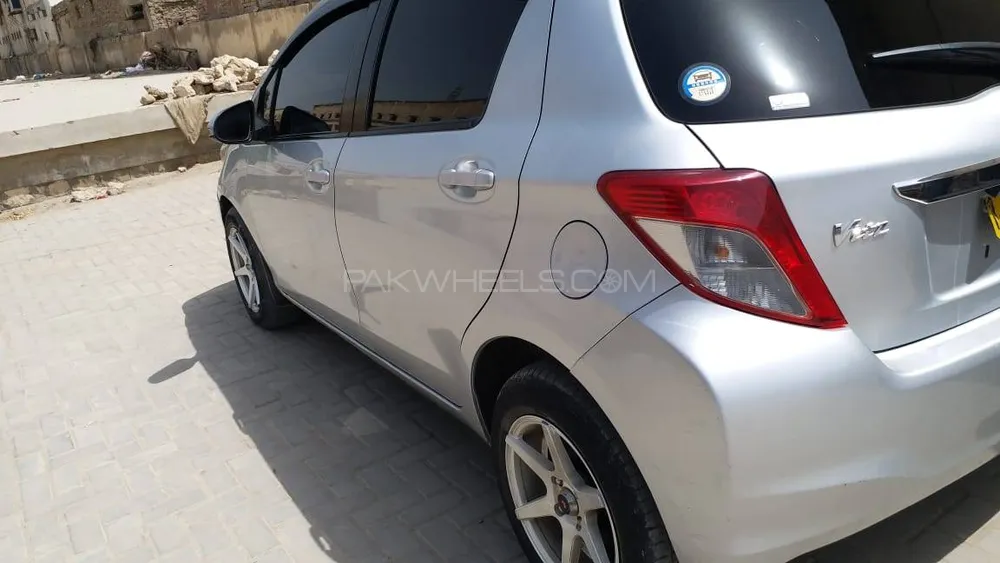 Toyota Vitz 2013 for Sale in Shikar pur Image-1