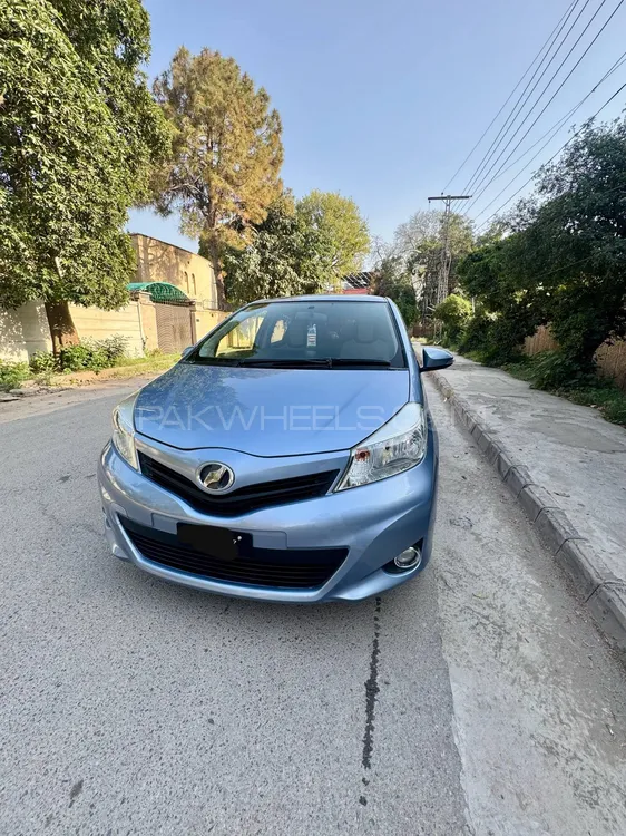 Toyota Vitz 2013 for Sale in Peshawar Image-1