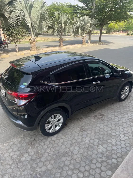 Honda Vezel 2017 for Sale in Lahore Image-1