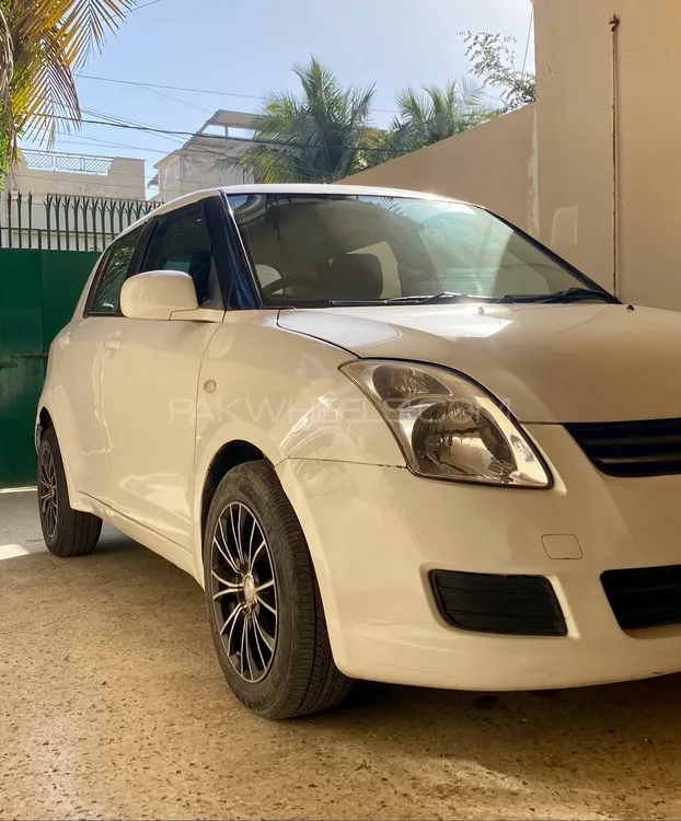Suzuki Swift 2010 for Sale in Karachi Image-1