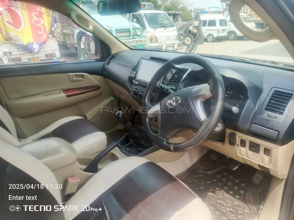 Toyota Hilux 2015 for Sale in Pindi gheb Toyota Hilux 2015 for Sale in Pindi gheb Image-4