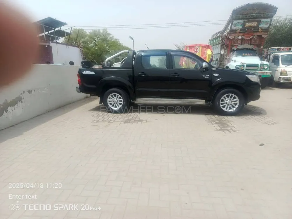 Toyota Hilux 2015 for Sale in Pindi gheb Image-1