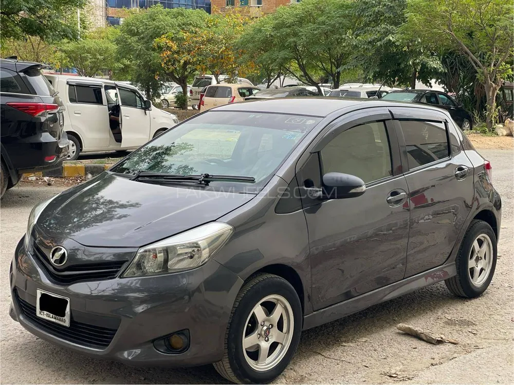 Toyota Vitz 2011 for Sale in Islamabad Image-1