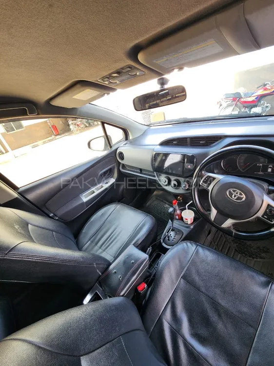 Toyota Vitz 2015 for Sale in Gujranwala Image-1