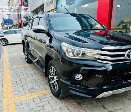 Slide toyota hilux revo v automatic 2 8 2020 120621593