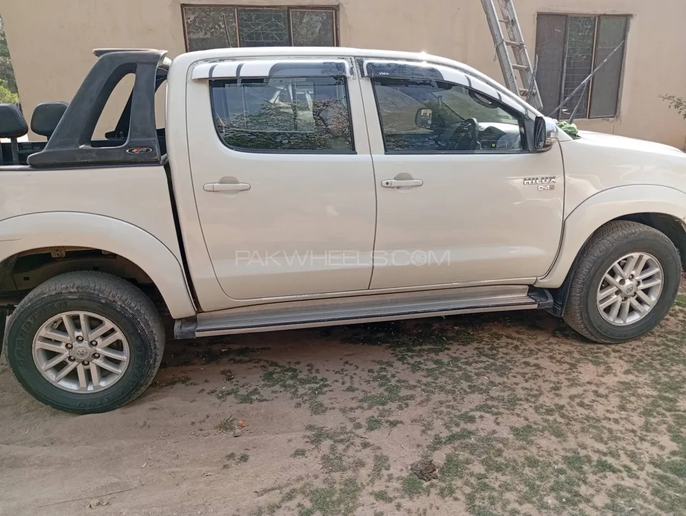 Toyota Hilux 2014 for Sale in Islamabad Image-1