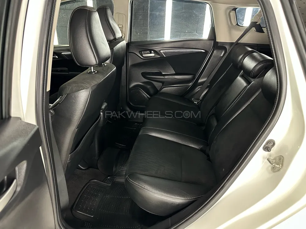 Honda Fit 2015 for Sale in Karachi Honda Fit 2015 for Sale in Karachi Image-9