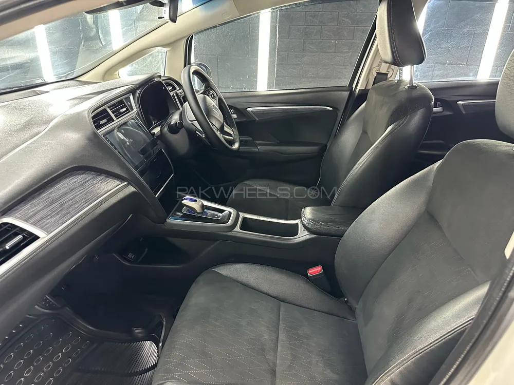 Honda Fit 2015 for Sale in Karachi Honda Fit 2015 for Sale in Karachi Image-8