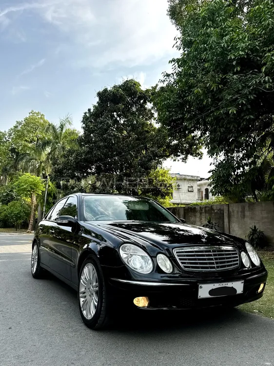 Mercedes Benz E Class 2005 for Sale in Lahore Image-1
