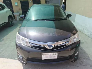 Toyota Corolla Axio Hybrid 1.5 2013 for Sale