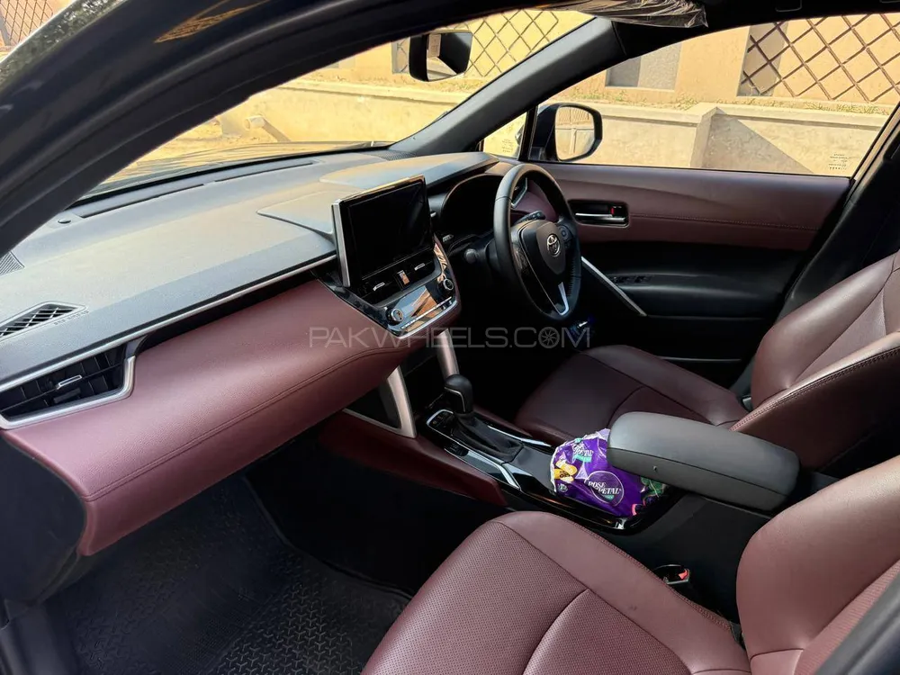 Toyota Corolla Cross 2024 for Sale in Multan Toyota Corolla Cross 2024 for Sale in Multan Image-10