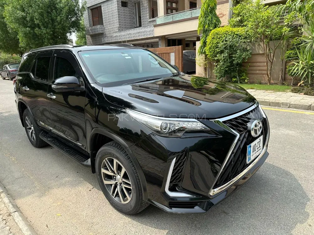 Toyota Fortuner 2018 for Sale in Lahore Image-1
