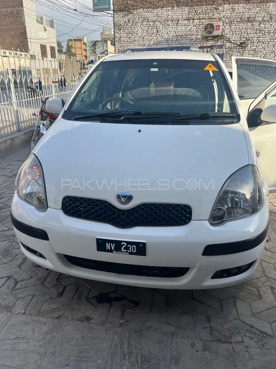 Toyota Vitz 2004 for Sale in Peshawar Image-1