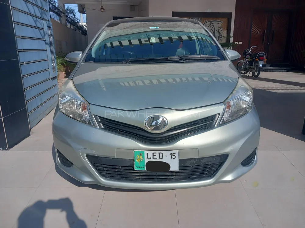 Toyota Vitz 2015 for Sale in Sialkot Image-1