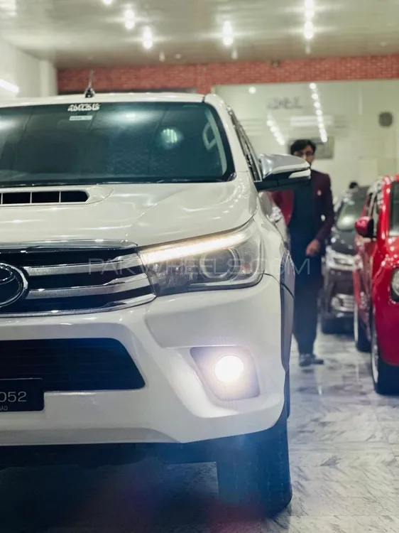 Toyota Hilux 2017 for Sale in Mardan Image-1