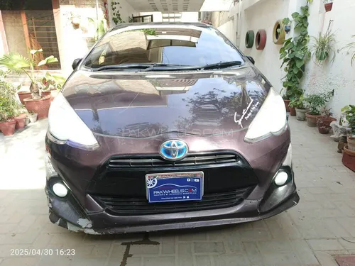 Slide toyota aqua s 15 2015 120850759