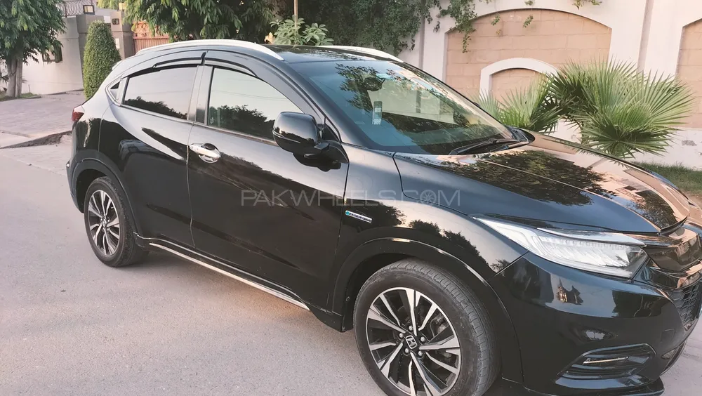 Honda Vezel 2018 for Sale in Faisalabad Image-1