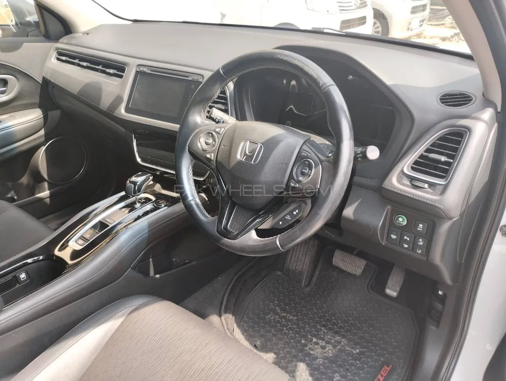 Honda Vezel 2018 for Sale in Lahore Image-1