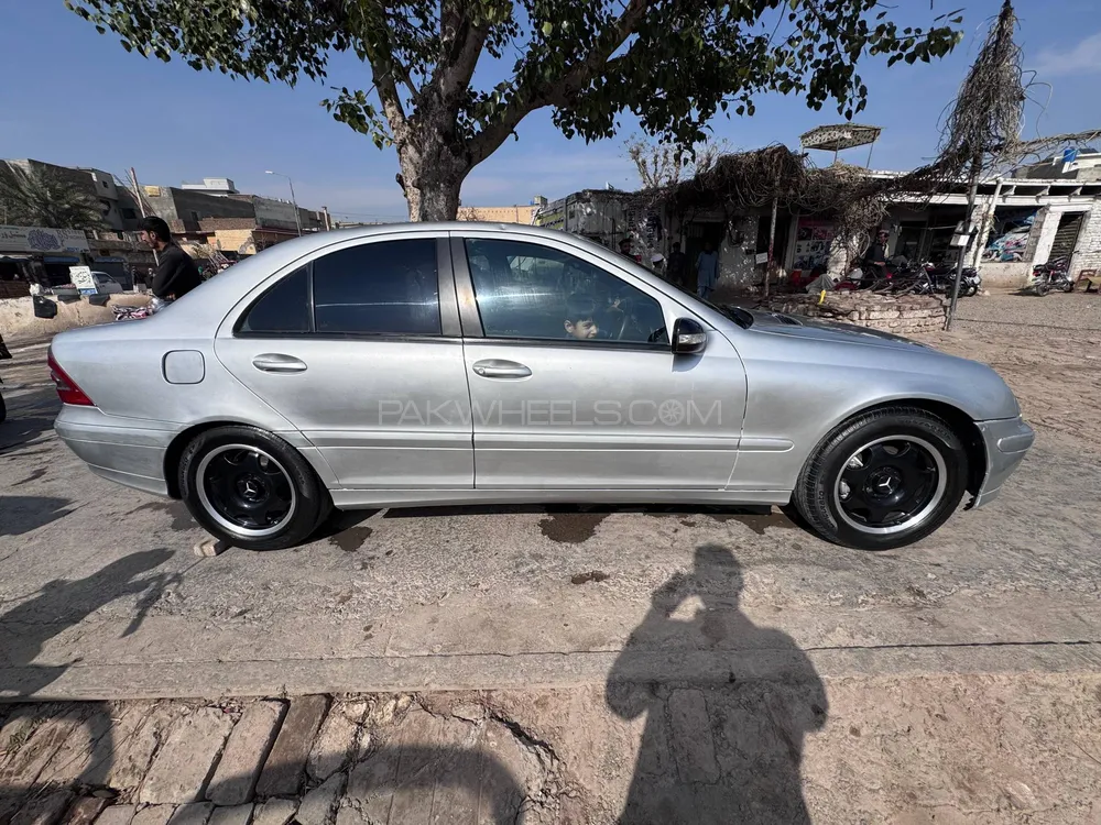 Mercedes Benz C Class 2005 for Sale in Rawalpindi Image-1