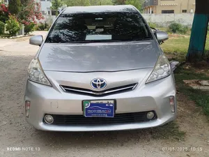 Toyota Prius Alpha S L Selection 2012 for Sale
