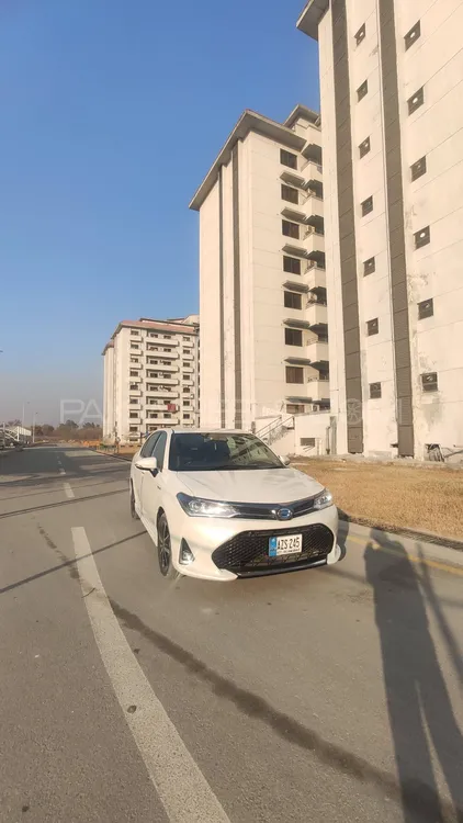 Toyota Corolla Axio 2018 for Sale in Nowshera cantt Image-1