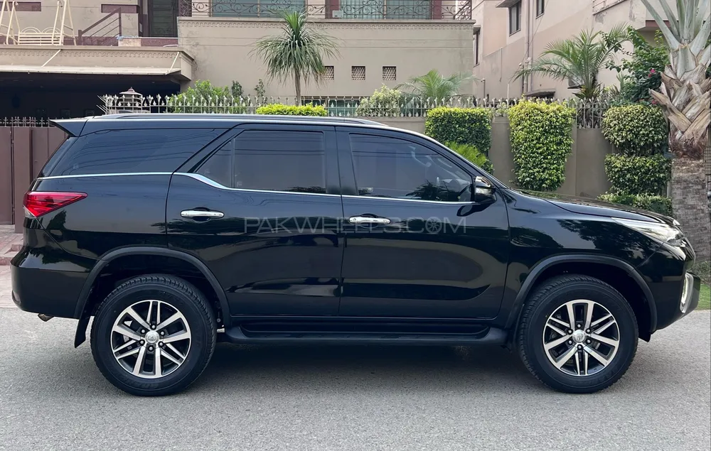 Toyota Fortuner 2018 for Sale in Lahore Image-1