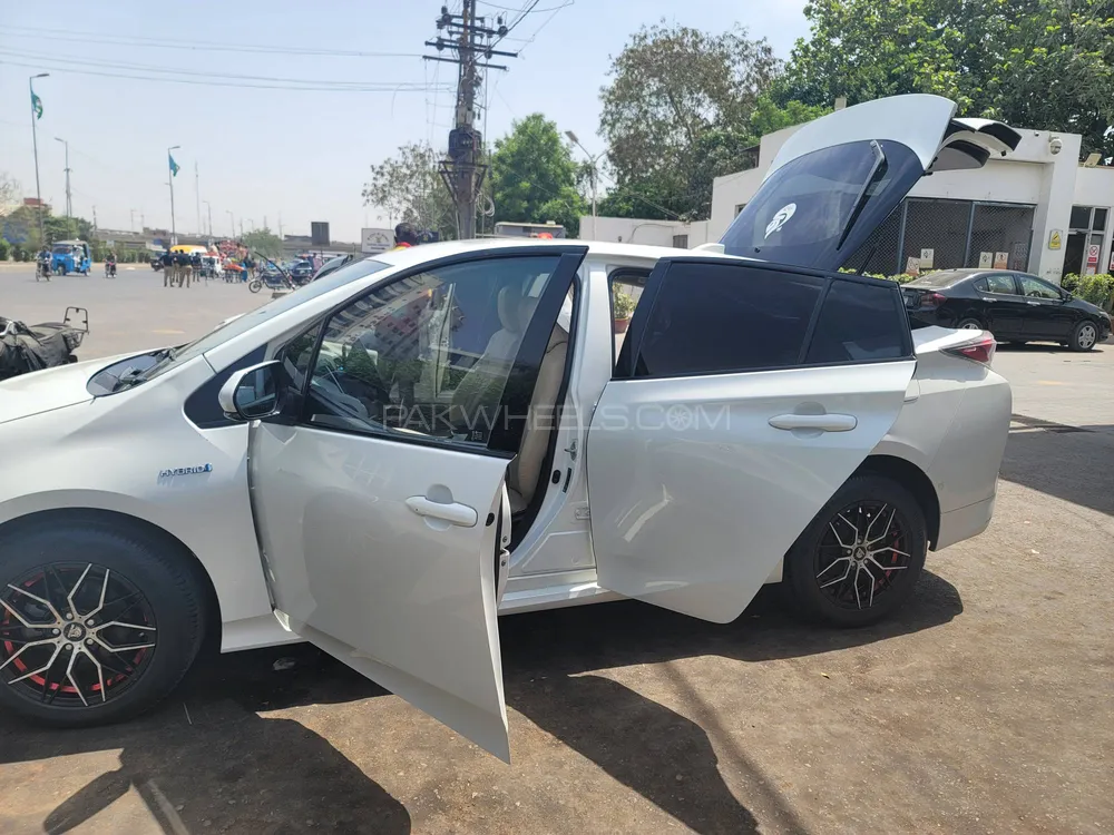 Toyota Prius 2016 for Sale in Karachi Image-1
