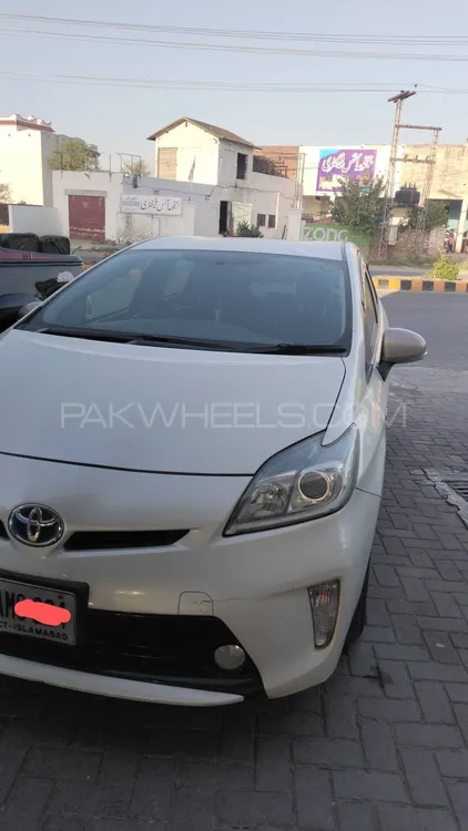 Toyota Prius 2015 for Sale in Islamabad Image-1