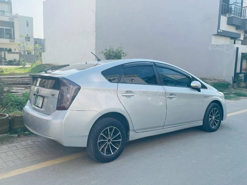 Toyota Prius 2011 for Sale in Lahore Image-1