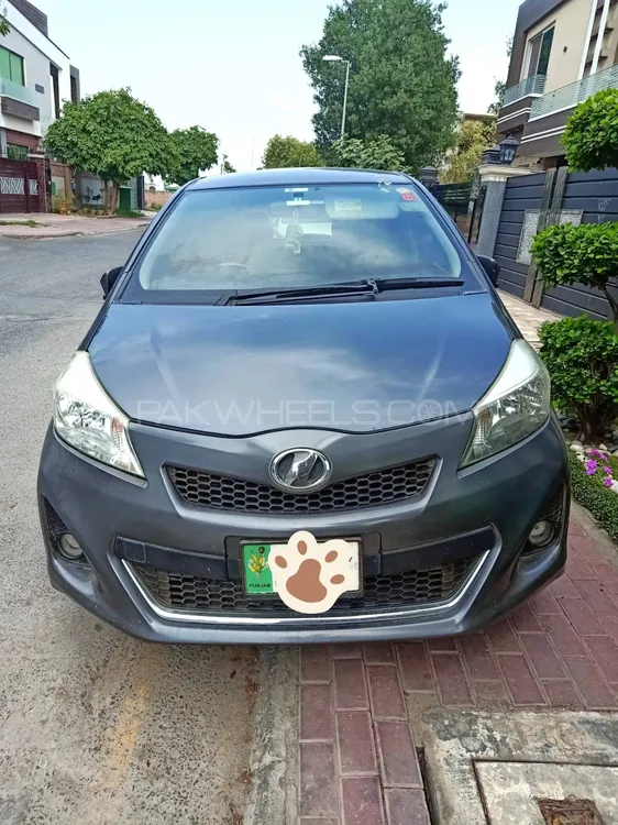 Toyota Vitz 2011 for Sale in Lahore Image-1