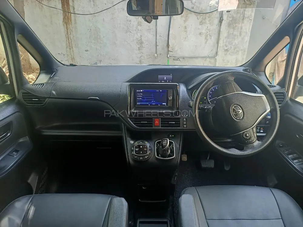 Toyota Voxy 2015 for Sale in Mardan Toyota Voxy 2015 for Sale in Mardan Image-6
