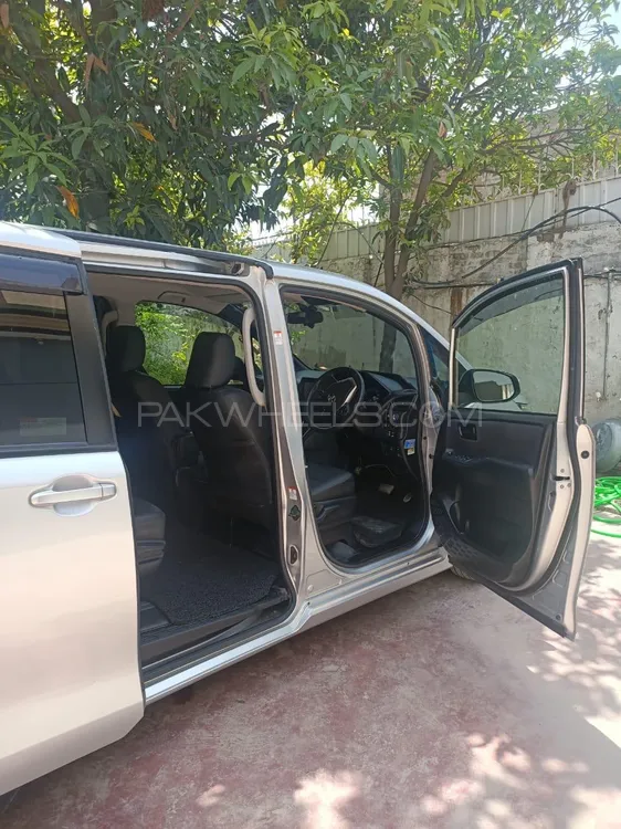 Toyota Voxy 2015 for Sale in Mardan Toyota Voxy 2015 for Sale in Mardan Image-2