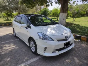 Toyota Prius Alpha G Touring 2012 for Sale