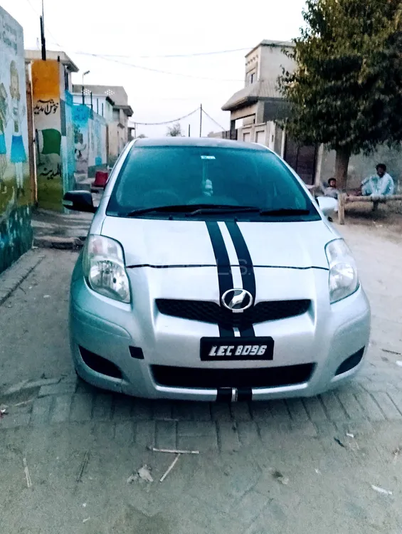 Toyota Vitz 2010 for Sale in Layyah Image-1