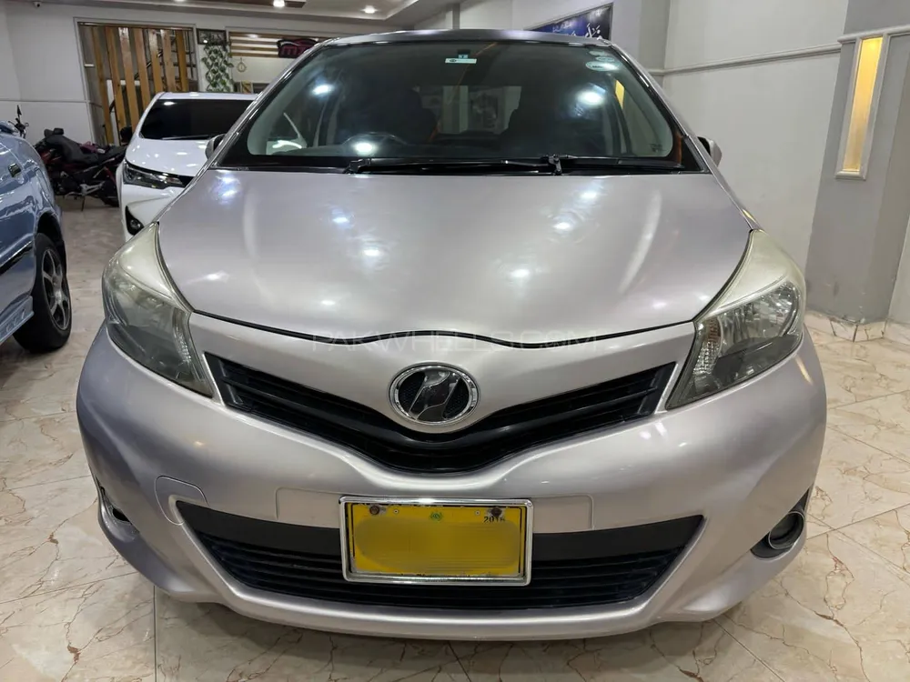 Toyota Vitz 2012 for Sale in Multan Image-1