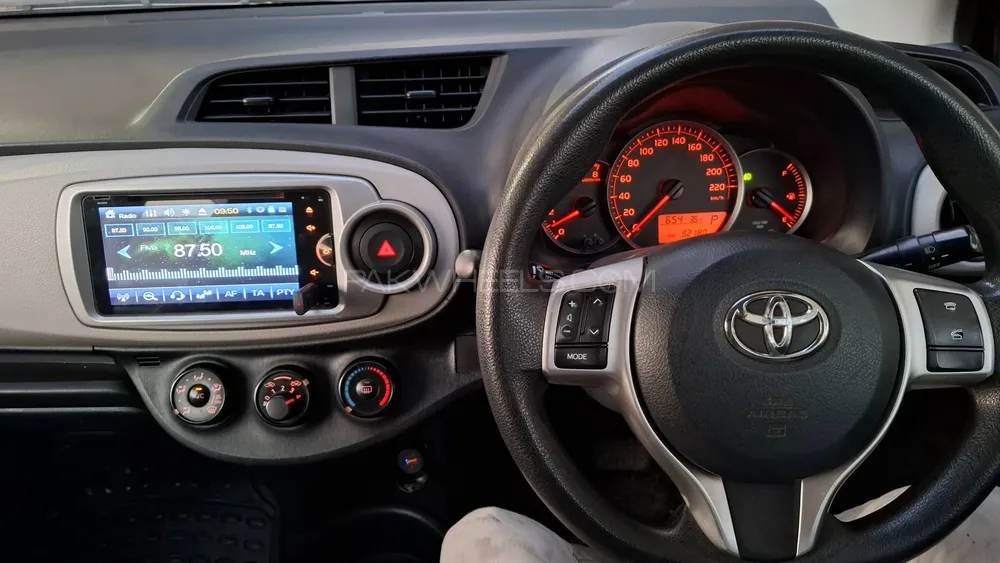 Toyota Vitz 2013 for Sale in Islamabad Image-1