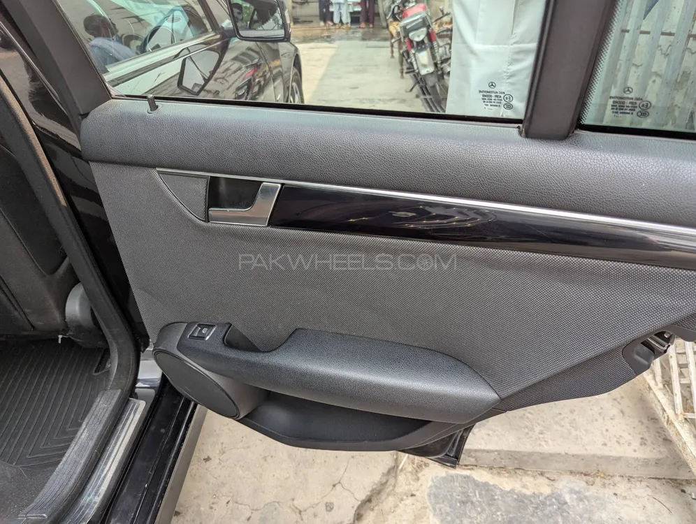 Mercedes Benz C Class 2011 for Sale in Lahore Image-1