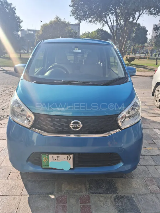 نسان ڈیز 2015 for Sale in لاہور Image-1
