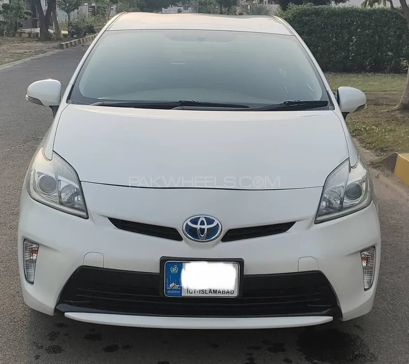 Toyota Prius 2013 for Sale in Lahore Image-1