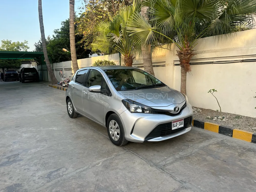 Toyota Vitz 2014 for Sale in Karachi Image-1
