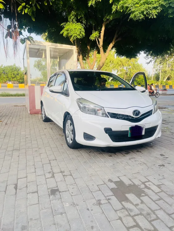 Toyota Vitz 2013 for Sale in Gujrat Image-1