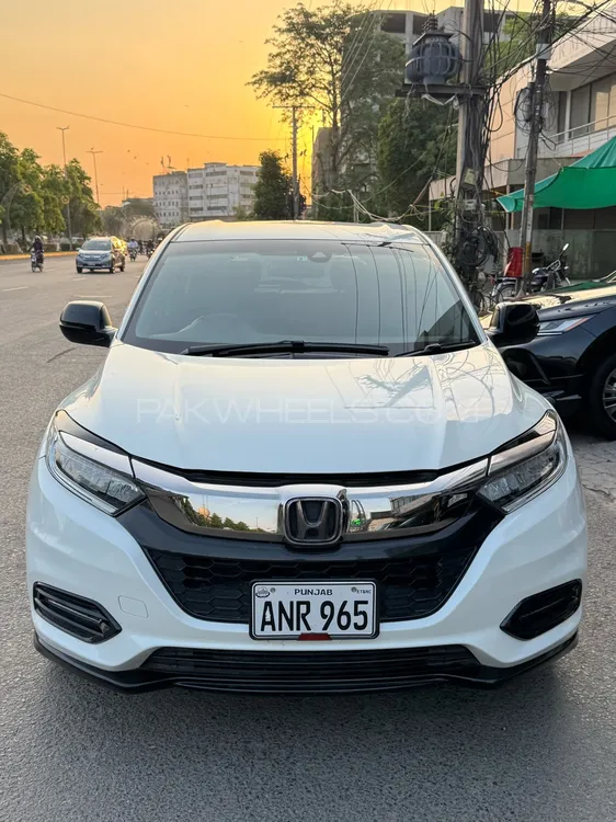 Honda Vezel 2017 for Sale in Lahore Image-1