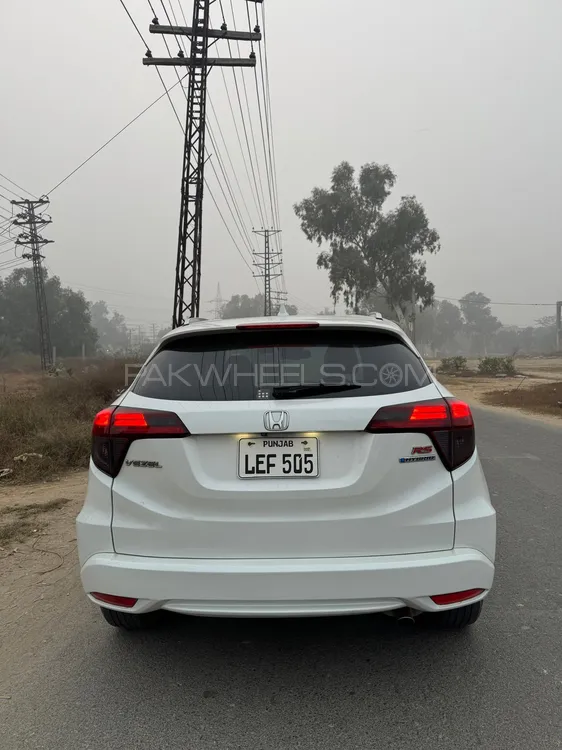 Honda Vezel 2014 for Sale in Lahore Image-1