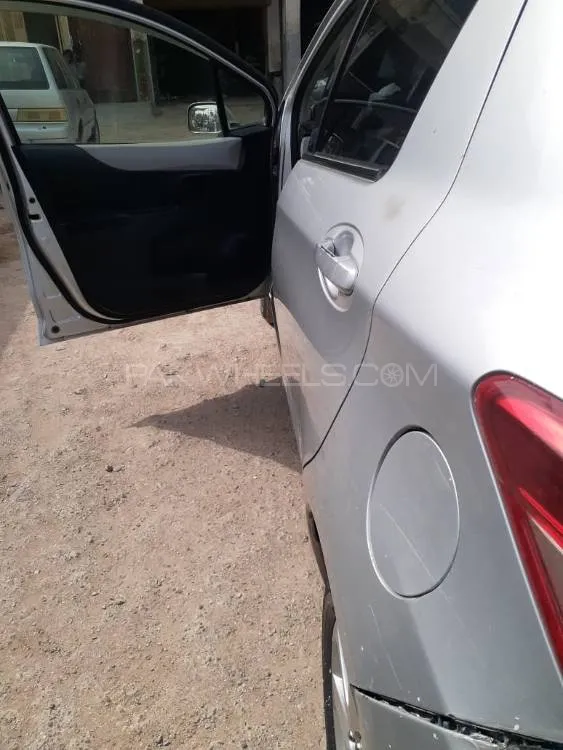 Toyota Vitz 2011 for Sale in Karachi Image-1