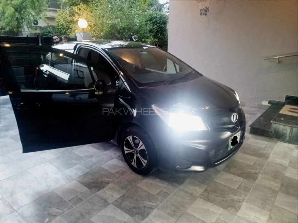 Toyota Vitz 2011 for Sale in Lahore Image-1