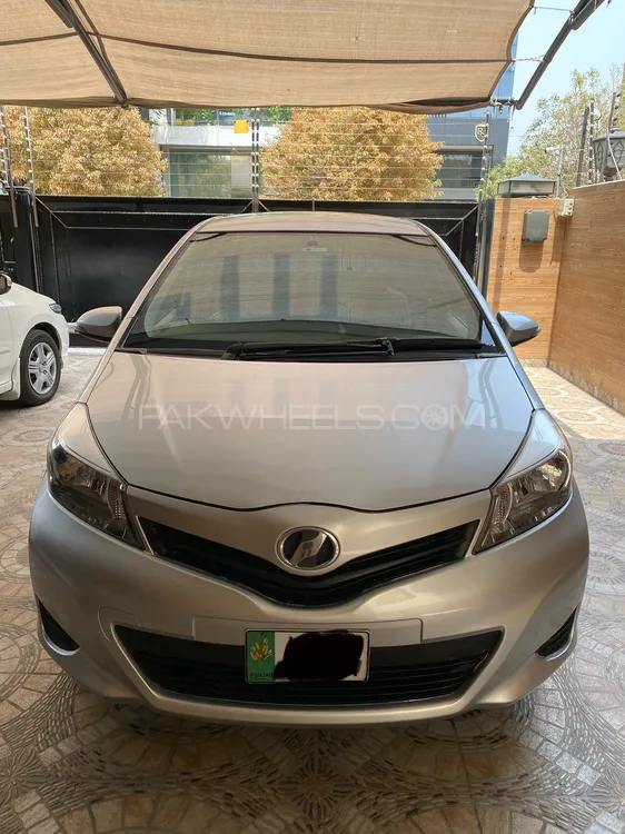 Toyota Vitz 2013 for Sale in Lahore Image-1