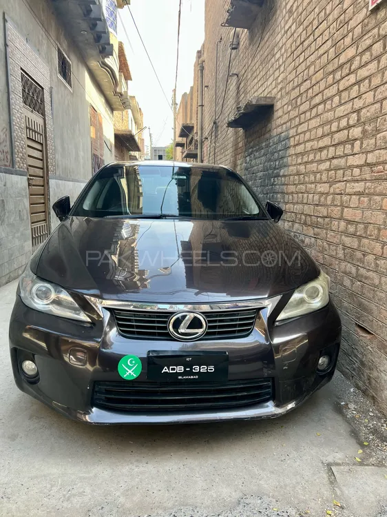لیکزس سی ٹی 200 ایچ 2013 for Sale in پشاور Image-1