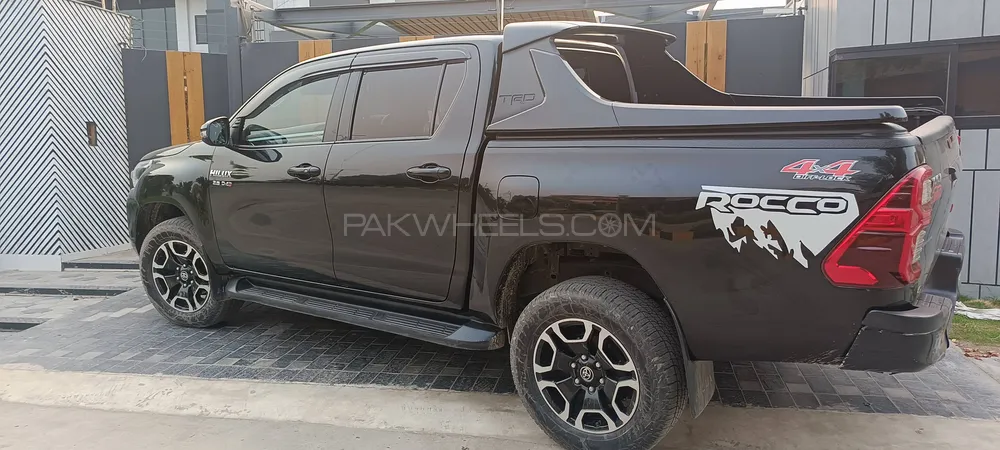 Toyota Hilux 2021 for Sale in Faisalabad Image-1